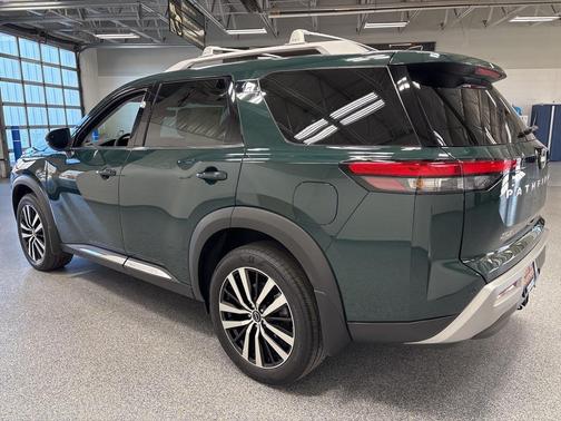 2024 Nissan Pathfinder Platinum 4WD