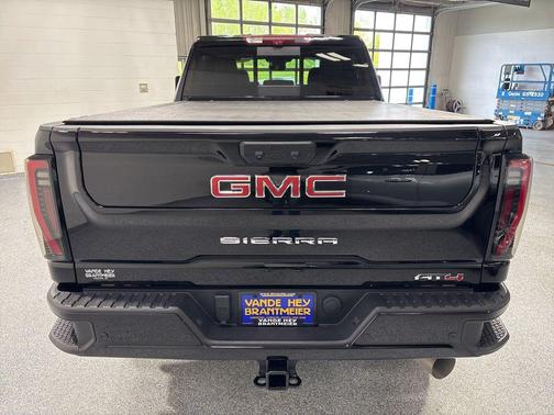 Onyx Black 2024 GMC Sierra 2500 AT4