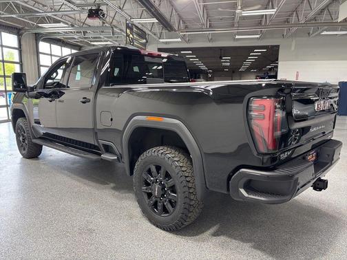 Onyx Black 2024 GMC Sierra 2500 AT4