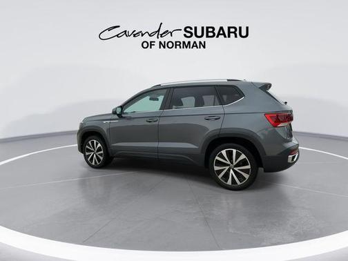 Platinum Gray Metallic 2022 Volkswagen Taos 1.5T SE