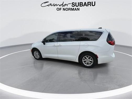 2023 Chrysler Pacifica Touring-L