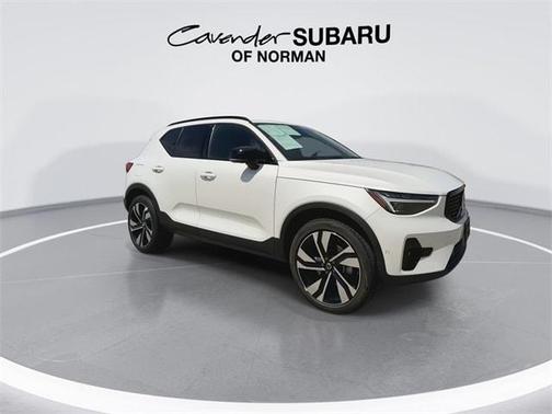 2024 Volvo XC40 B5 Ultimate Dark Theme