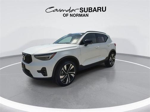 2024 Volvo XC40 B5 Ultimate Dark Theme
