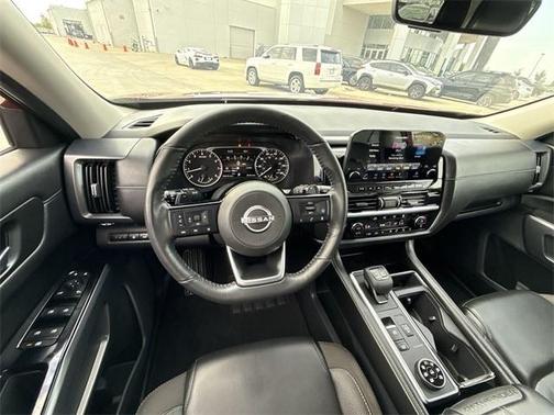 2023 Nissan Pathfinder SL