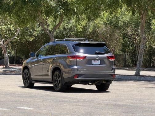Predawn Gray Mica 2019 Toyota Highlander SE
