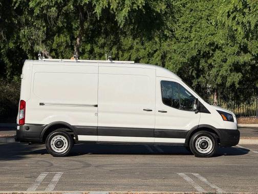 2024 Ford Transit-250 148 WB Medium Roof Cargo
