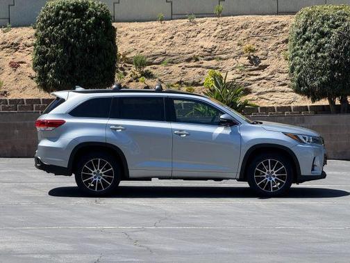 2017 Toyota Highlander SE