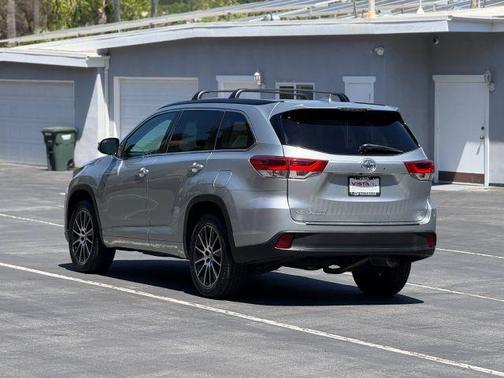 2017 Toyota Highlander SE