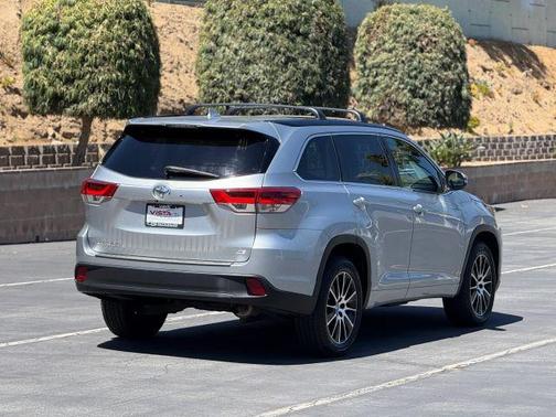 2017 Toyota Highlander SE