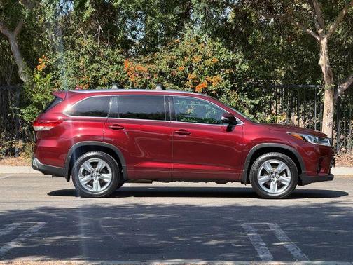 Red 2017 Toyota Highlander Limited