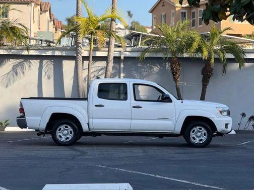 White 2015 Toyota Tacoma 5 FT