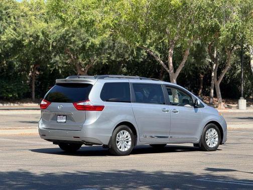 2016 Toyota Sienna XLE