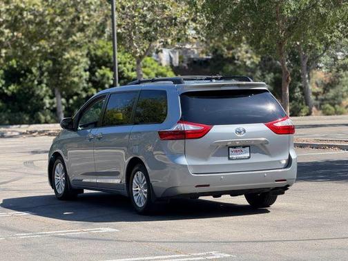 2016 Toyota Sienna XLE
