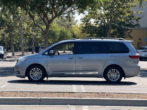 2016 Toyota Sienna XLE
