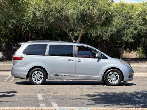 2016 Toyota Sienna XLE
