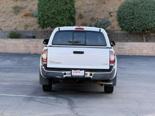 White 2013 Toyota RAV4 LE