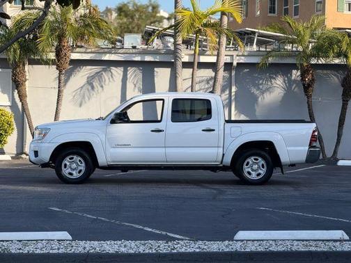 White 2013 Toyota RAV4 LE