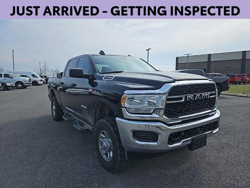 2022 RAM 2500 Tradesman Crew Cab 4x4 6'4' Box
