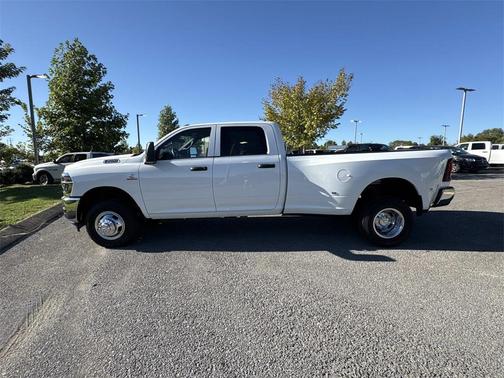 2026 RAM 3500 Tradesman Crew Cab 4x4 8' Box