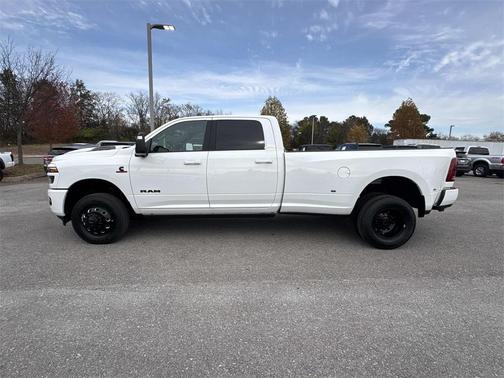 2026 RAM 3500 Laramie Crew Cab 4x4 8' Box