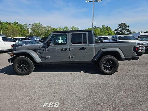 Sting-Gray Clearcoat 2022 Jeep Gladiator Altitude 4x4
