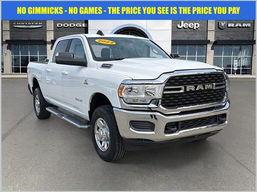 Bright White Clearcoat 2022 RAM 2500 Big Horn Crew Cab 4x4 6'4' Box