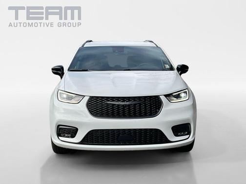 Bright White Clearcoat 2026 Chrysler Pacifica L