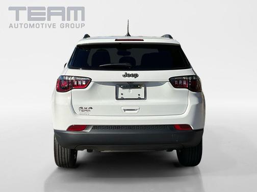 Bright White Clearcoat 2026 Jeep Compass Latitude