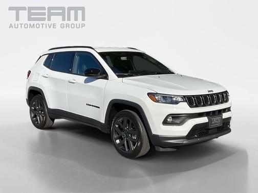Bright White Clearcoat 2026 Jeep Compass Latitude