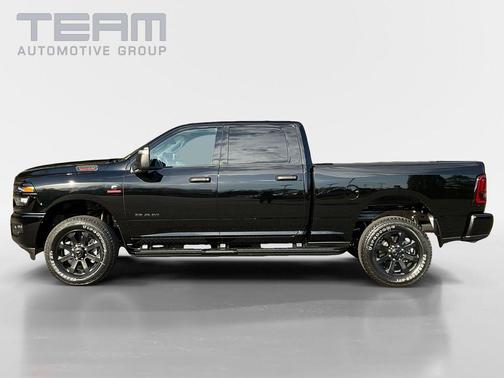 Diamond Black Crystal Pearlcoat 2026 RAM 2500 Big Horn Crew Cab 4x4 6'4' Box