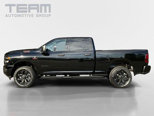 Diamond Black Crystal Pearlcoat 2026 RAM 2500 Big Horn Crew Cab 4x4 6'4' Box