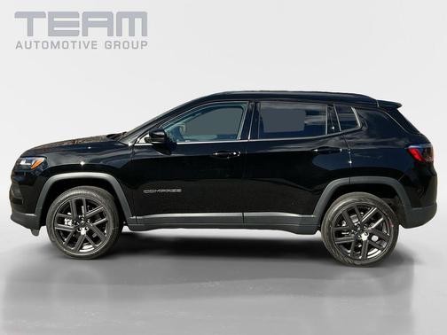 Diamond Black Crystal Pearlcoat 2026 Jeep Compass Latitude