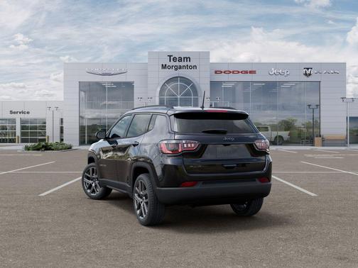 Diamond Black Crystal Pearlcoat 2026 Jeep Compass Latitude