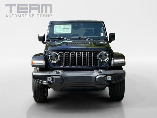 Black Clearcoat 2025 Jeep Gladiator Sport S