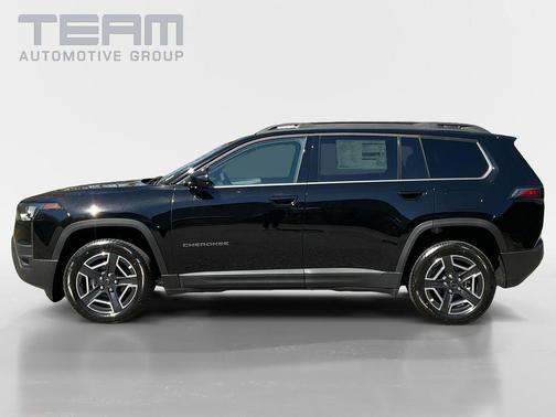 Diamond Black Crystal Pearlcoat 2026 Jeep Cherokee Laredo 4x4