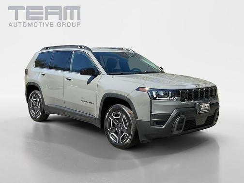 Sting-Gray Clearcoat 2026 Jeep Cherokee Laredo 4x4