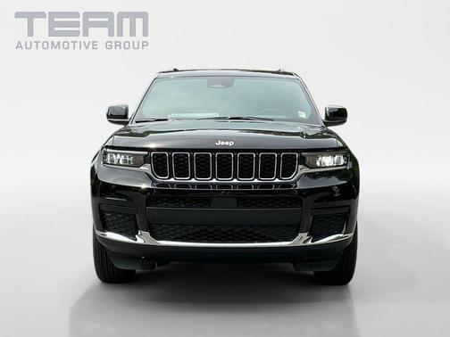 Diamond Black Crystal Pearlcoat 2025 Jeep Grand Cherokee L Laredo