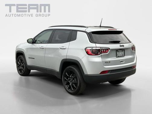 Silver Zynith Metallic Clearcoat 2026 Jeep Compass Latitude