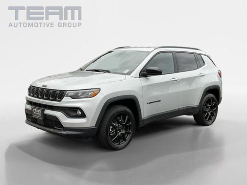 Silver Zynith Metallic Clearcoat 2026 Jeep Compass Latitude
