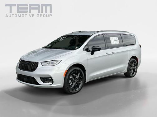 Silver Mist Clearcoat 2026 Chrysler Pacifica L