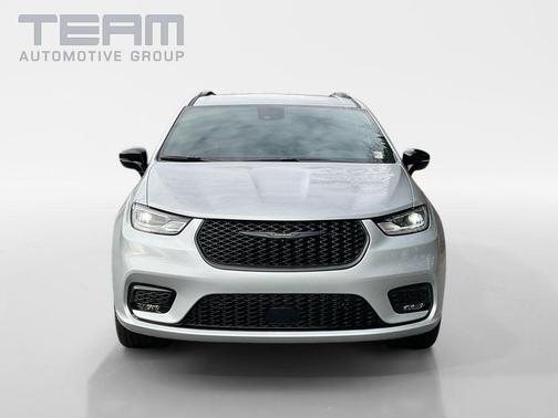 Silver Mist Clearcoat 2026 Chrysler Pacifica L