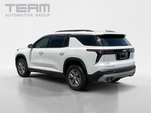 Summit White 2024 Chevrolet Traverse LT