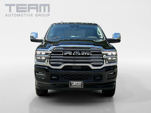 Diamond Black Crystal Pearlcoat 2026 RAM 2500 Laramie