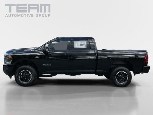 Diamond Black Crystal Pearlcoat 2026 RAM 2500 Laramie