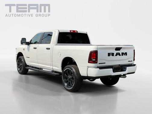 Bright White Clearcoat 2026 RAM 2500 Big Horn Crew Cab 4x4 6'4' Box