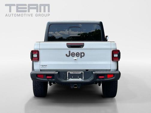 Bright White Clearcoat 2024 Jeep Gladiator Rubicon