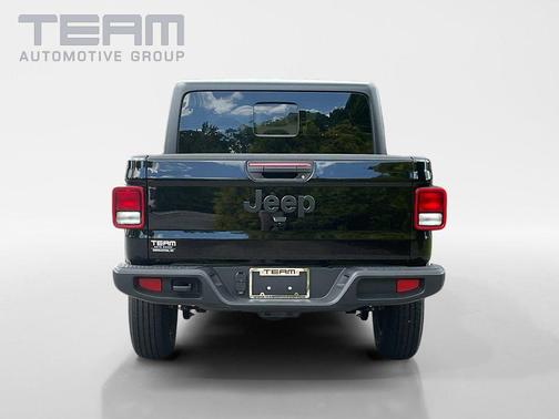 Black Clearcoat 2025 Jeep Gladiator Sport S