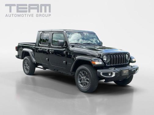 Black Clearcoat 2025 Jeep Gladiator Sport S