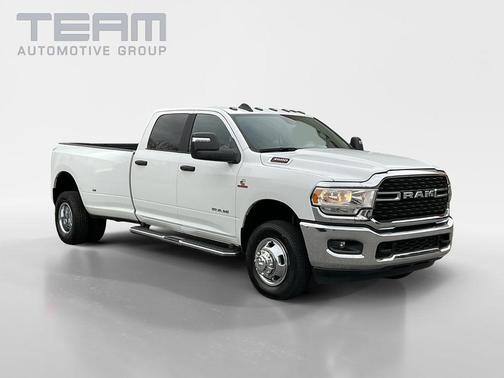 Bright White Clearcoat 2024 RAM 3500 Big Horn Crew Cab 4x4 8' Box