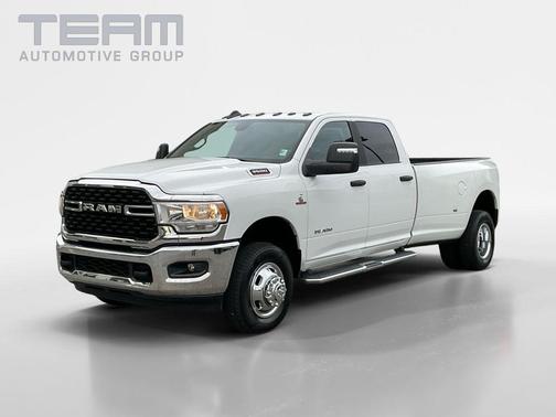 Bright White Clearcoat 2024 RAM 3500 Big Horn Crew Cab 4x4 8' Box